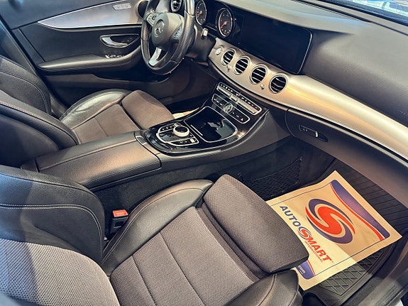 Mercedes-Benz E200 11 of 23