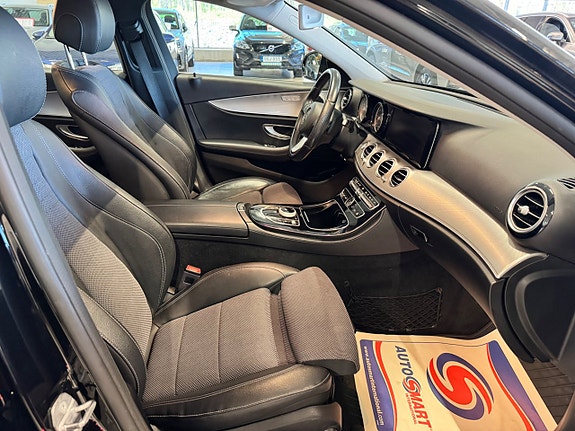 Mercedes-Benz E200 10 of 23