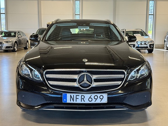 Mercedes-Benz E200 2 of 5