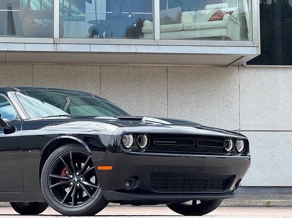 Dodge Challenger 2 of 5