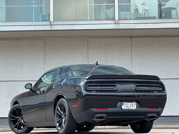 Dodge Challenger 4 of 5