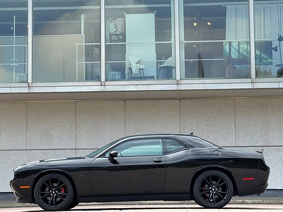 Dodge Challenger 3 of 5
