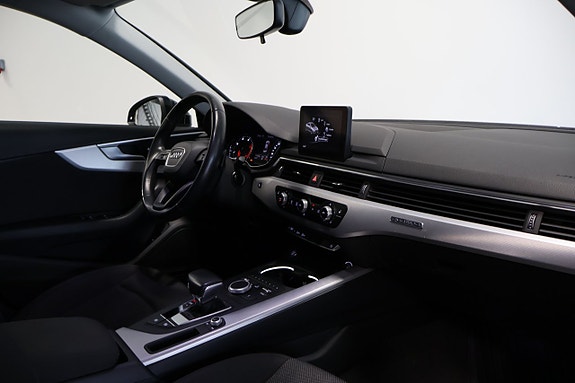 Audi A4 9 of 26