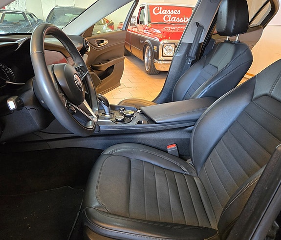 Alfa Romeo Giulia 4 of 5