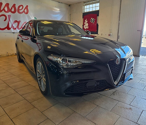 Alfa Romeo Giulia 3 of 5