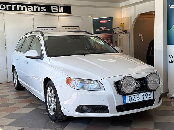 Volvo V70 3 of 23