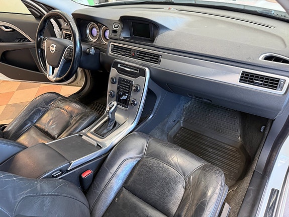 Volvo V70 14 of 23