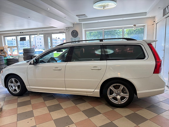 Volvo V70 4 of 23