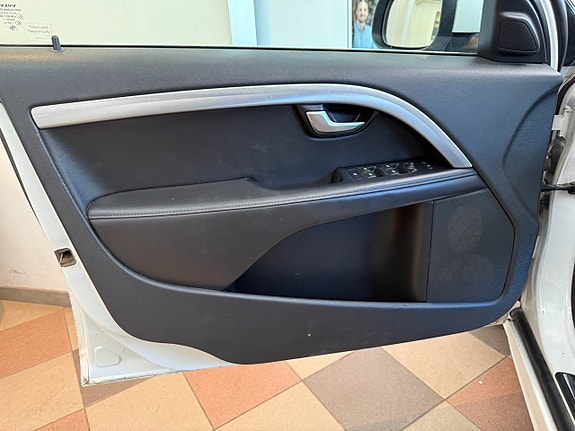 Volvo V70 11 of 23