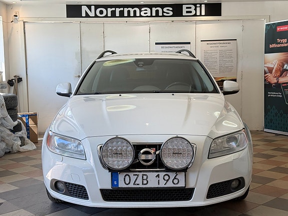 Volvo V70 2 of 23