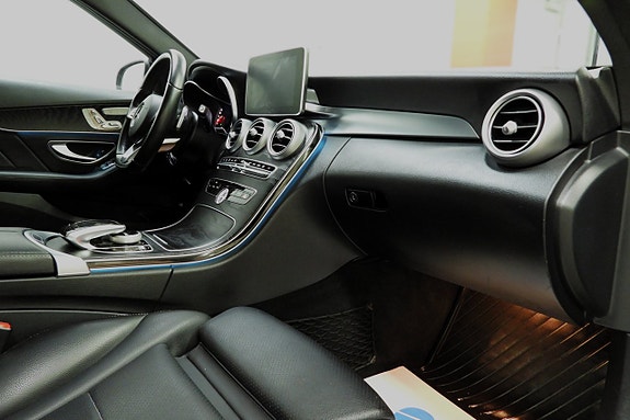Mercedes-Benz C300 20 of 29