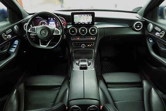 Mercedes-Benz C300 16 of 29