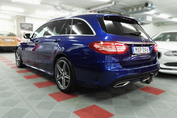 Mercedes-Benz C300 5 of 5