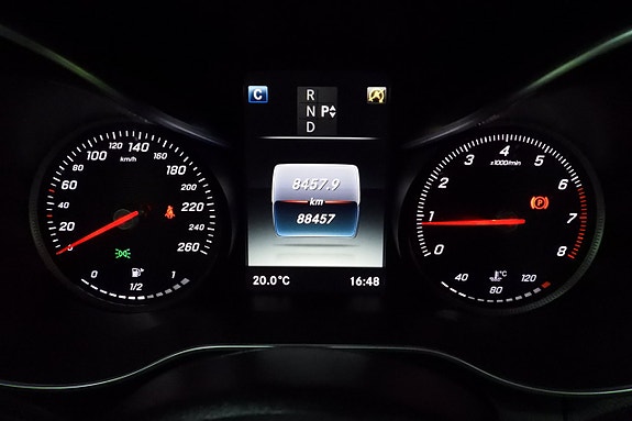 Mercedes-Benz C300 25 of 29