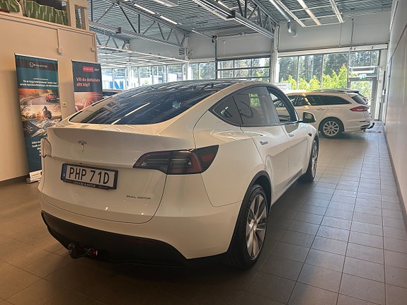 Tesla Model Y 3 of 5