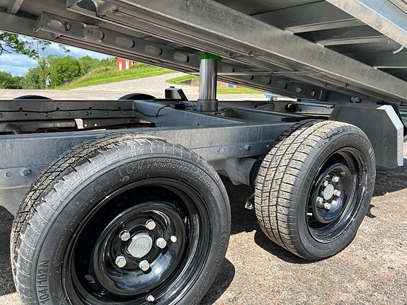 Henra Plattformstrailer 3-vägstipp 3,5 ton hydraulisk 12 of 16