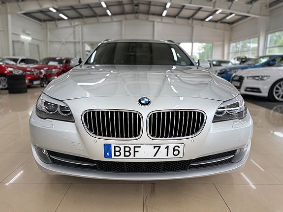 BMW 520d 2 of 5