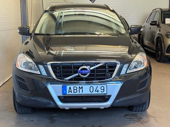 Volvo XC60 2 of 5