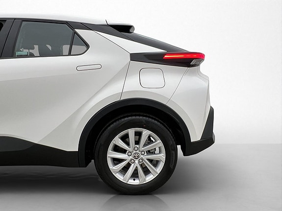 Toyota C-HR 27 of 29