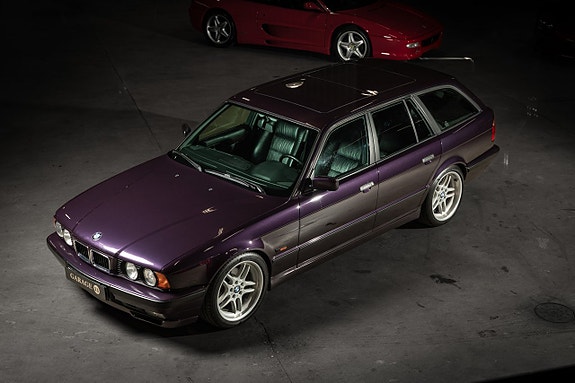 BMW 540i 3 of 5