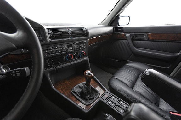 BMW 540i 26 of 30