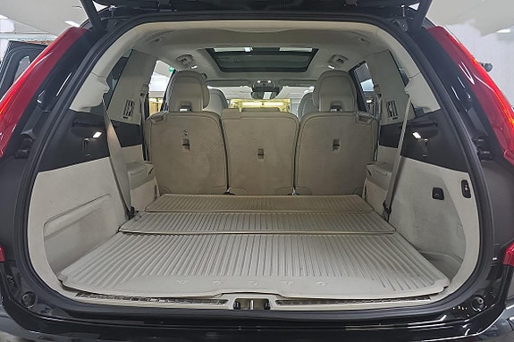 Volvo XC90 4 of 5