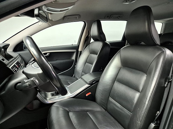 Volvo V70 10 of 30