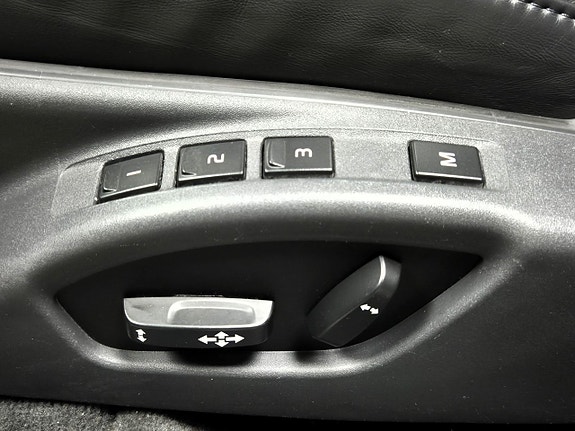 Volvo V70 13 of 30