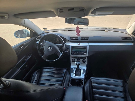 Volkswagen Passat 9 of 13