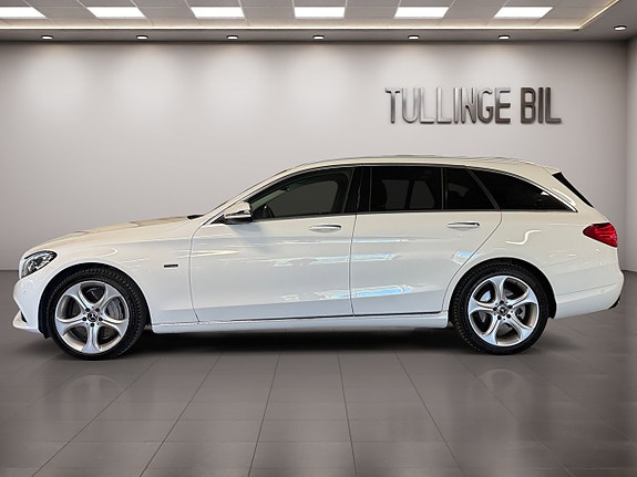 Mercedes-Benz C350 2 of 5