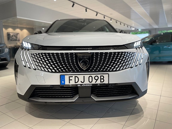Peugeot 3008 2 of 5