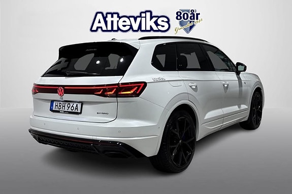 Volkswagen Touareg 3 of 5
