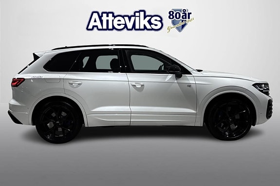 Volkswagen Touareg 2 of 5