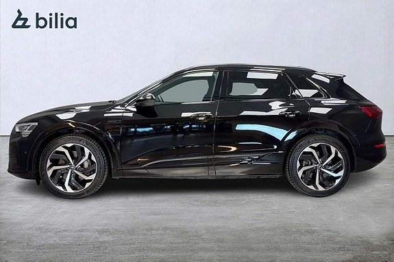 Audi Q8 e-tron 4 of 5