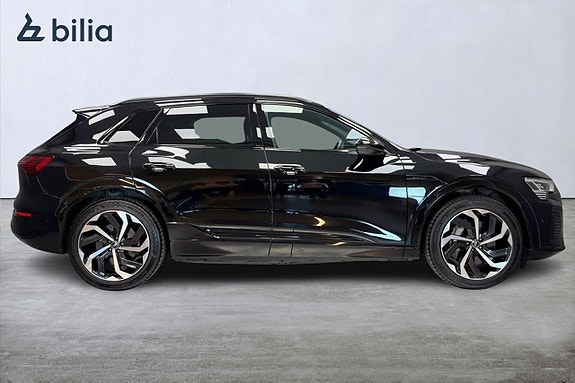 Audi Q8 e-tron 3 of 5