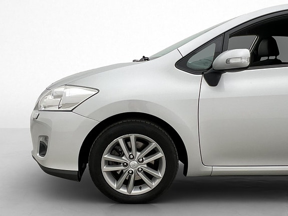Toyota Auris 27 of 30
