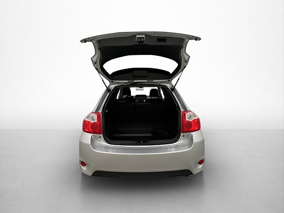Toyota Auris 8 of 30