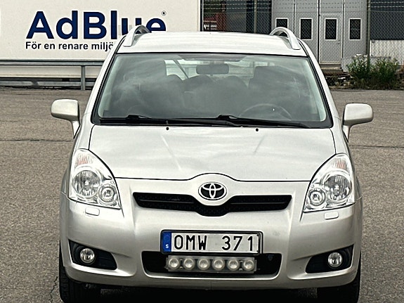 Toyota Corolla Verso 2 of 5