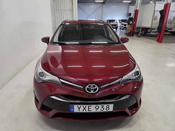 Toyota Avensis 2 of 5