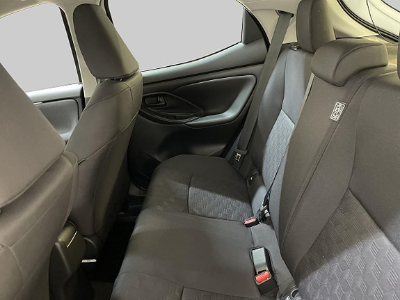 Toyota Yaris 10 of 20