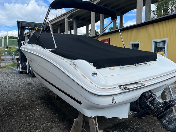 SEA RAY 230 overnighter 5 of 14