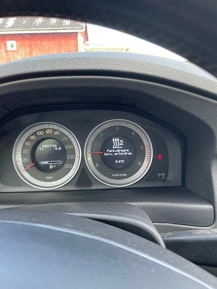 Volvo V70 3 of 5