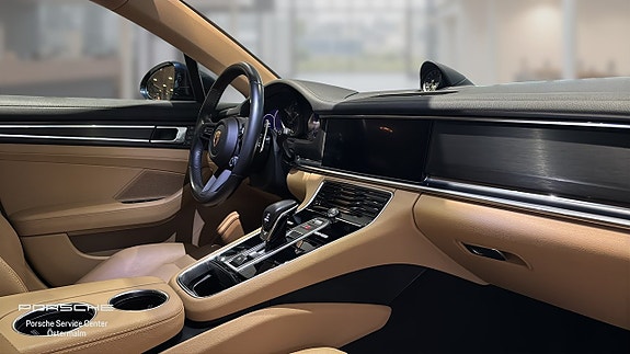 Porsche Panamera 4 4 of 5