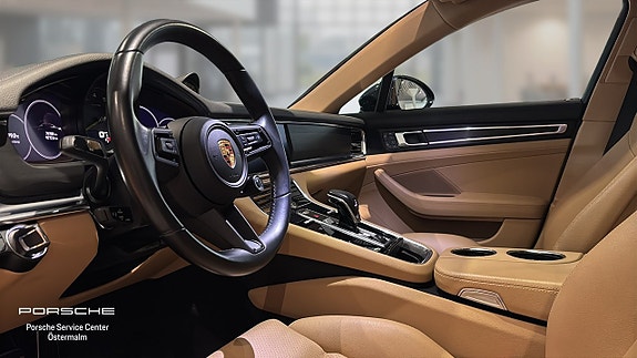 Porsche Panamera 4 3 of 5