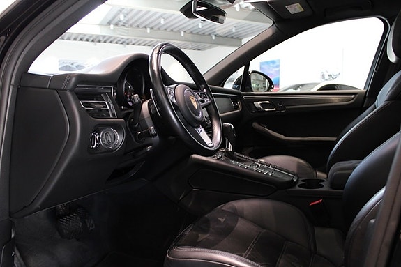 Porsche Macan GTS 3 of 5