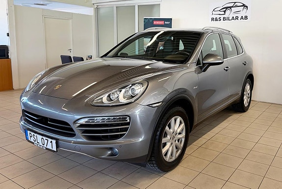 Porsche Cayenne 3 of 5