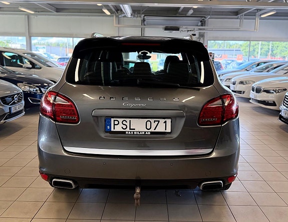 Porsche Cayenne 5 of 5