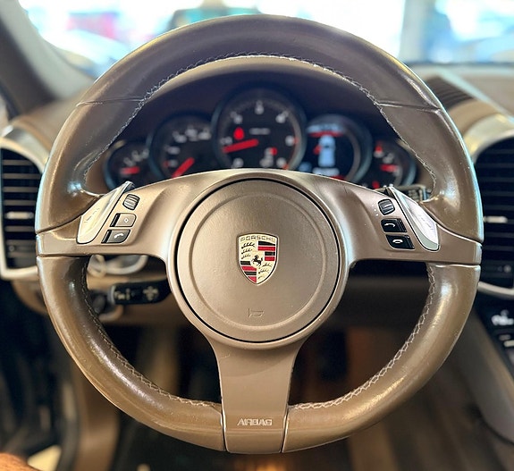 Porsche Cayenne 12 of 23