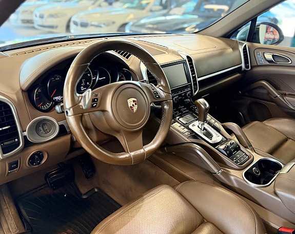 Porsche Cayenne 9 of 23