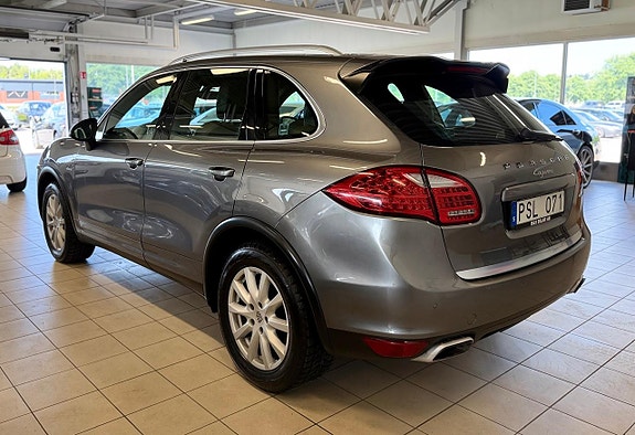 Porsche Cayenne 7 of 23